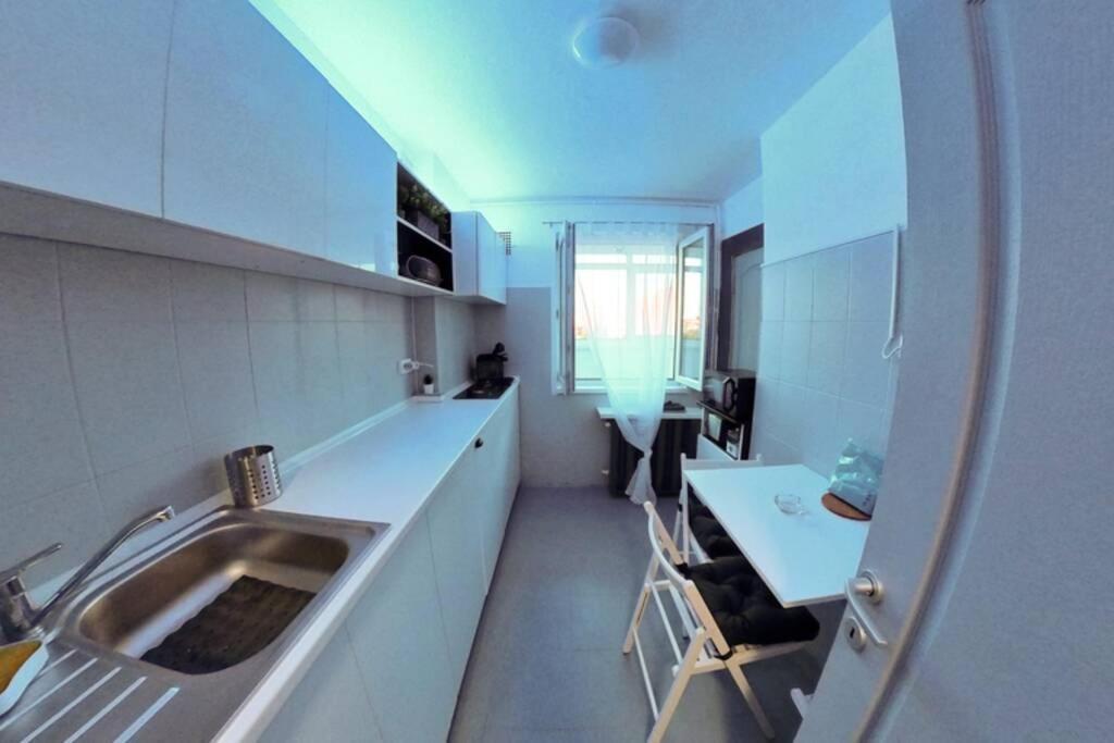 Modern 1 Bedroom Apartment In Bucharest Center! Ngoại thất bức ảnh