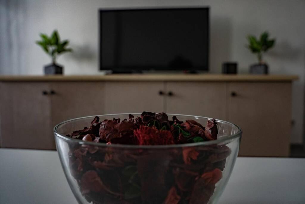 Modern 1 Bedroom Apartment In Bucharest Center! Ngoại thất bức ảnh
