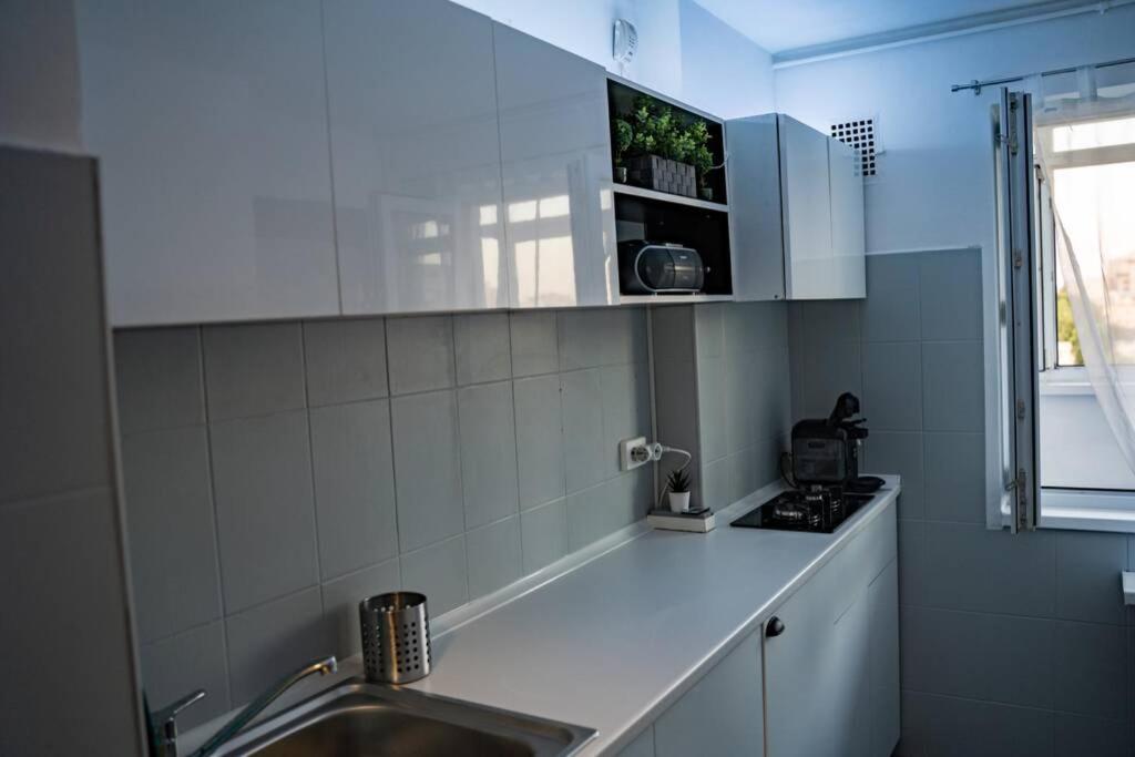 Modern 1 Bedroom Apartment In Bucharest Center! Ngoại thất bức ảnh