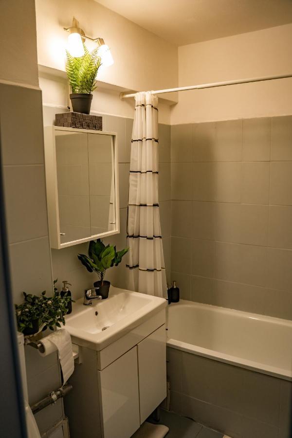 Modern 1 Bedroom Apartment In Bucharest Center! Ngoại thất bức ảnh